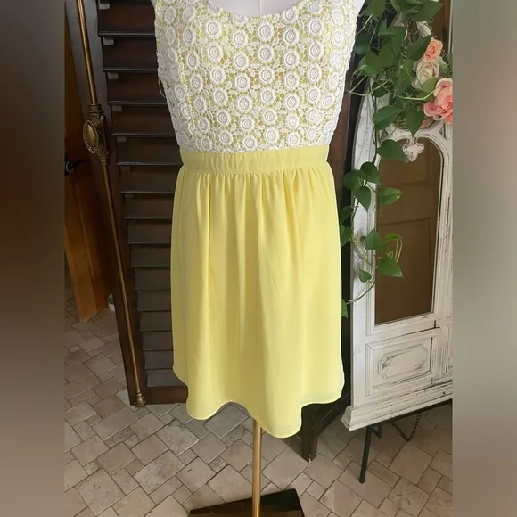 Forever 21 Homecoming Teen Yellow Skirt with White Lace Top EUC Large - Picture 2 of 6
